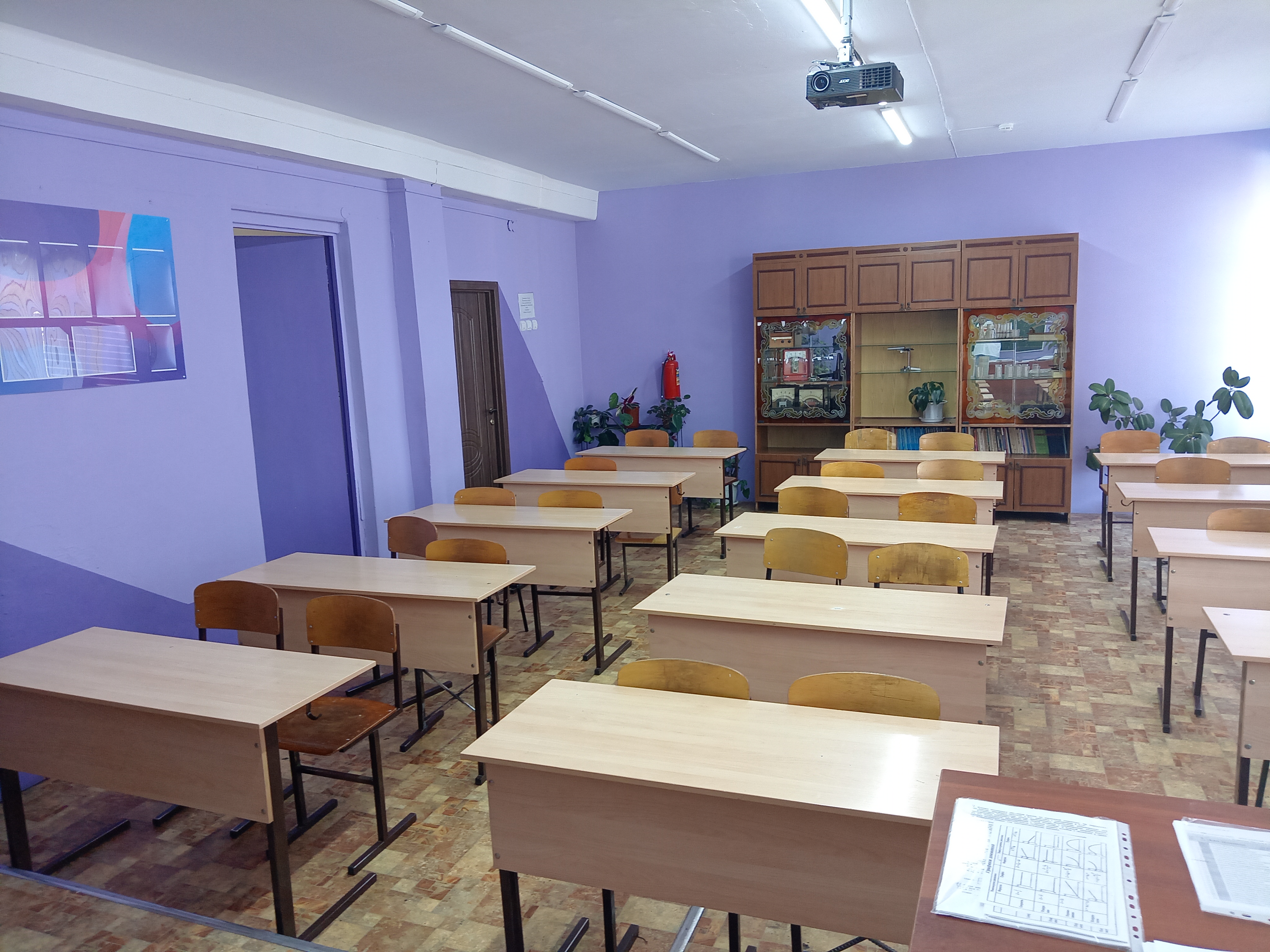 Изображения кабинета физики.