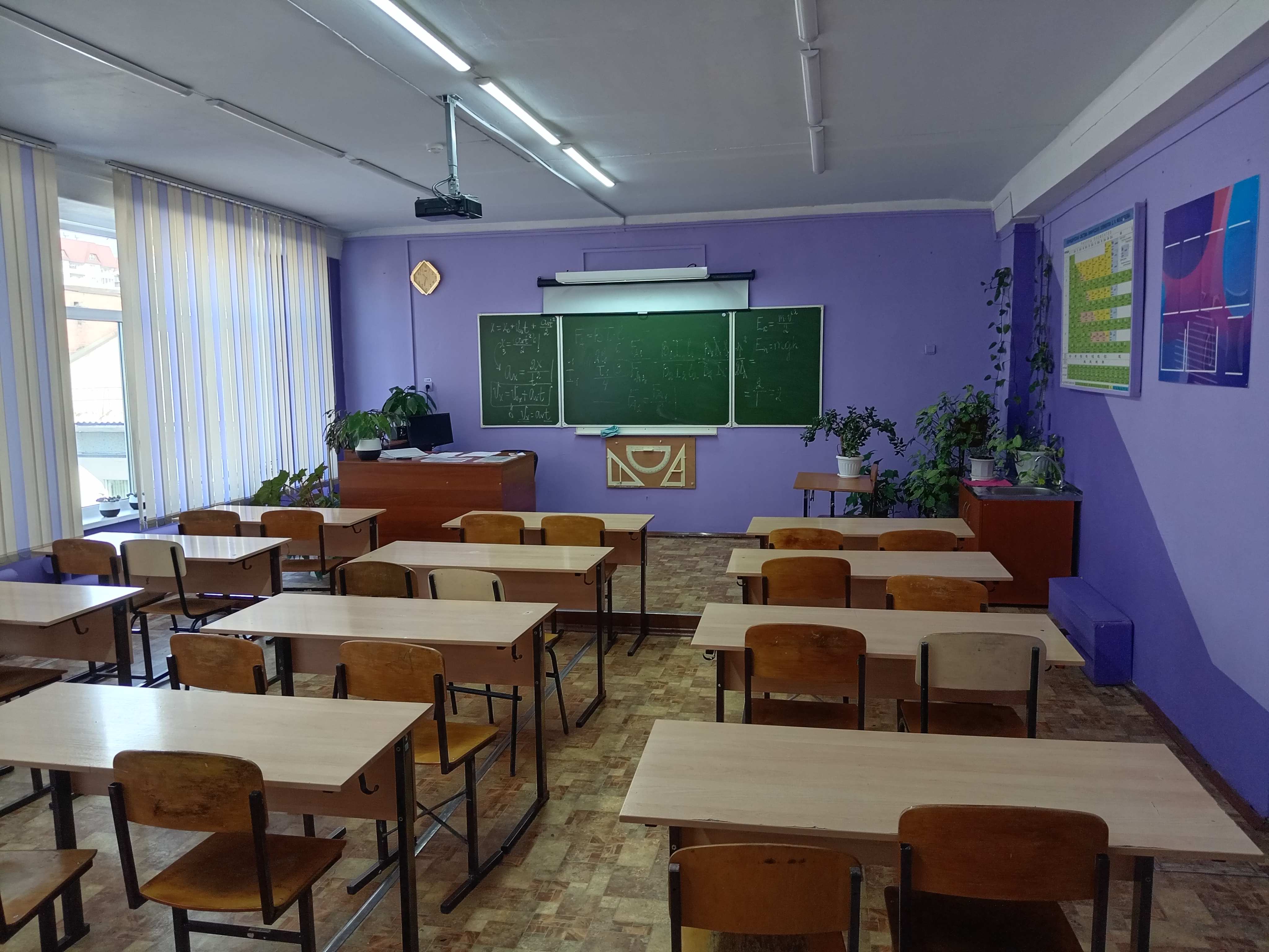 Изображения кабинета физики.